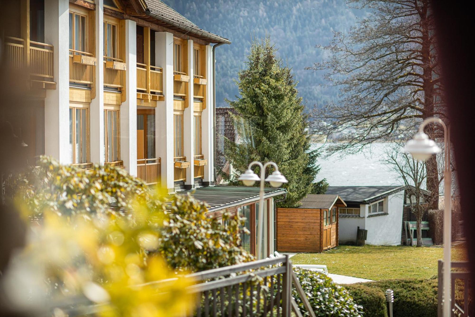 Seehotel Urban Bodensdorf Exterior photo